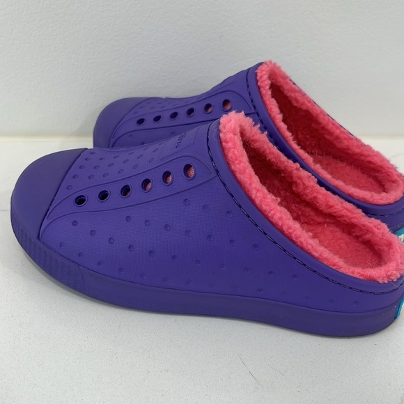 Native Slippers - Picture 4 of 7